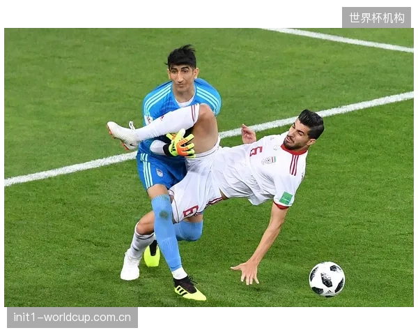 门将位置稳固,贝兰万德出色的高空球控制能力将是防线的重要保障。 门将位置稳固,贝兰万德出色的高空球控制能力将是防线的重要保障。